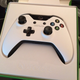 Illustration for article titled Unboxing A White Xbox One Makes Me Very Jealous